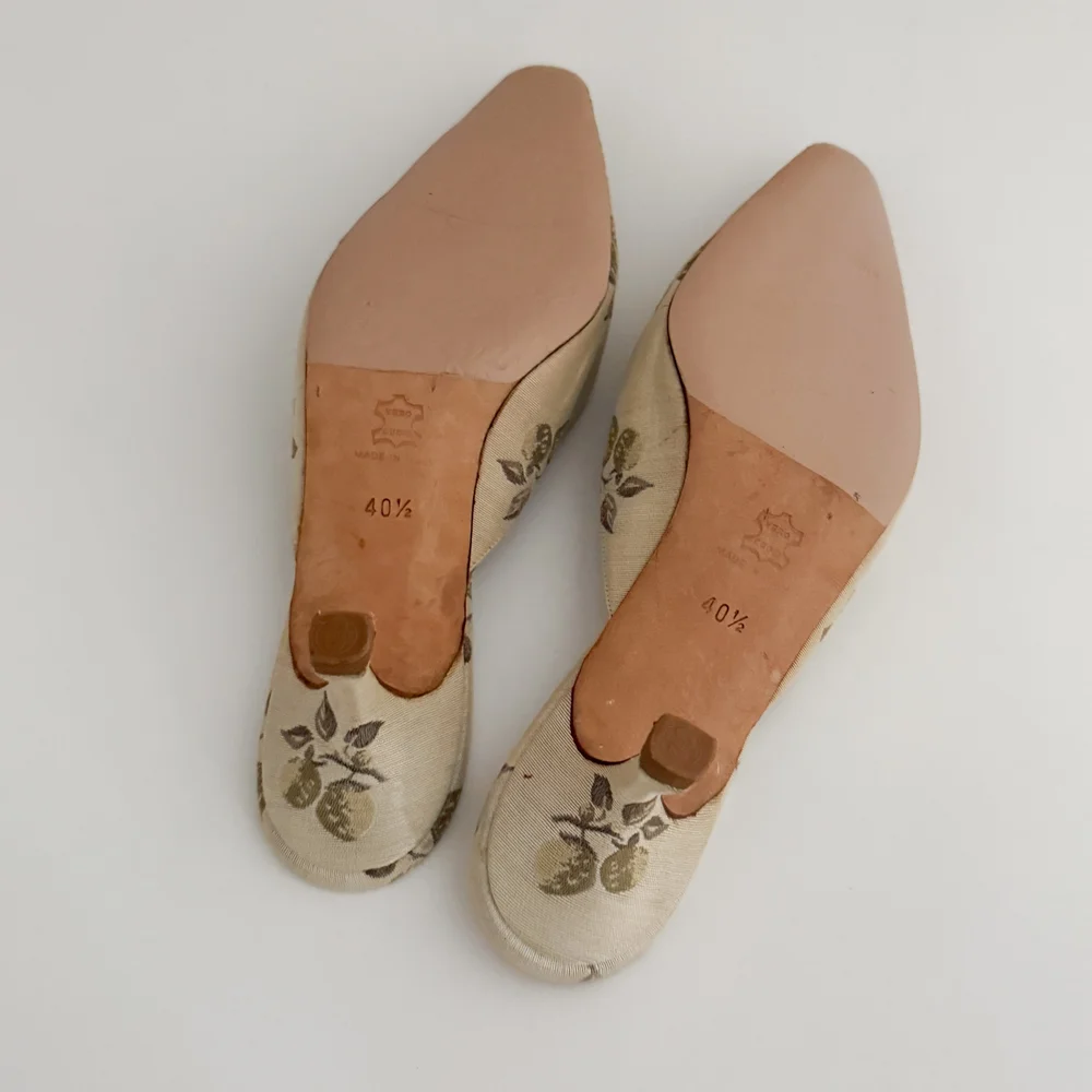 Manolo Blahnik Vintage Berry Mule Heels (US 10 / IT 40.5) — sororité.
